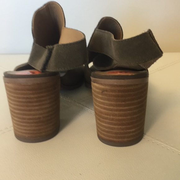 Franco Sarto Suede Block Heel Peep Toe Size 9.5 - Picture 5 of 6